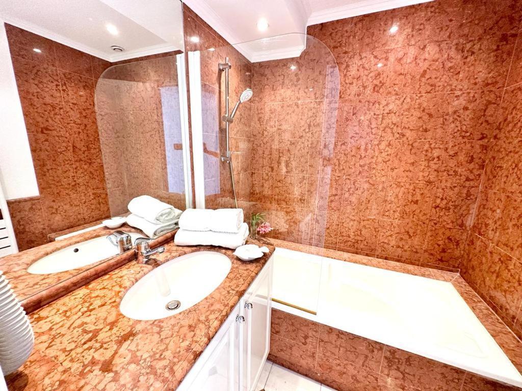 Apartamento Panoramic Sea View Penthouse With Jacuzzi And 450 Sqm Terrace Antibes Exterior foto